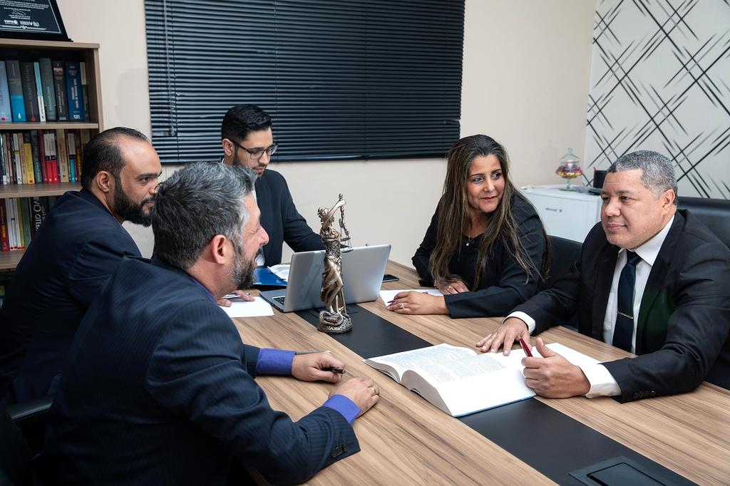 Zespół prawników gotów do pomocy w kontakcie